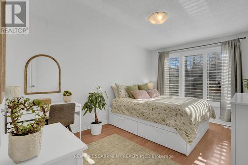 #34 -175 Fiddlers Green Rd, Hamilton, ON - Indoor Photo Showing Bedroom
