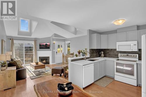 #34 -175 Fiddlers Green Rd, Hamilton, ON - Indoor Photo Showing Kitchen