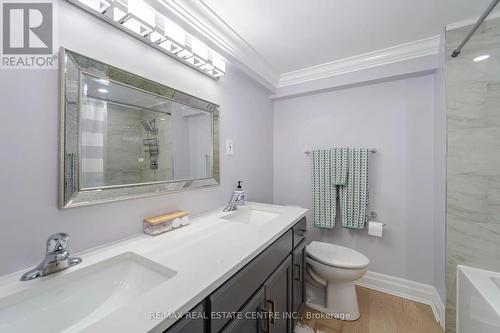 678 Mohawk Road, Hamilton, ON - Indoor Photo Showing Bathroom