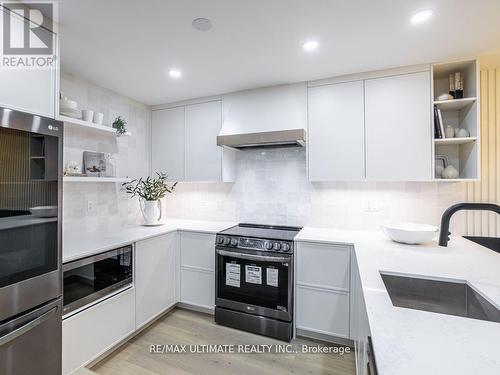 49 Maplegrove Ave, Bradford West Gwillimbury, ON - Indoor Photo Showing Kitchen With Upgraded Kitchen