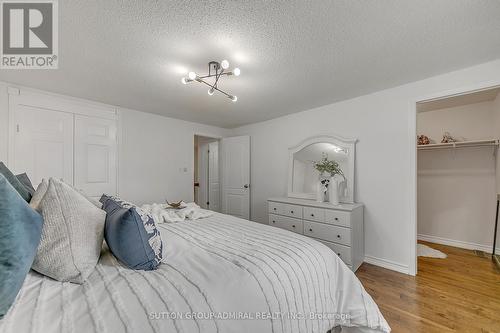 81 Greenbelt Crescent, Richmond Hill, ON - Indoor Photo Showing Bedroom