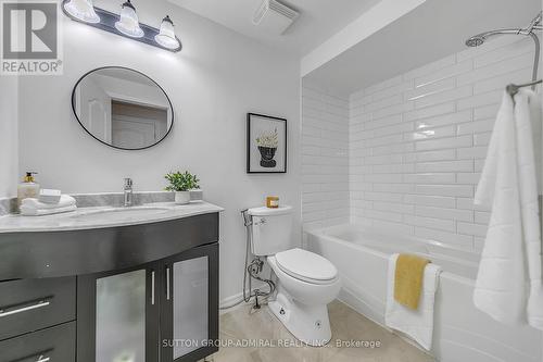 81 Greenbelt Cres, Richmond Hill, ON - Indoor Photo Showing Bathroom