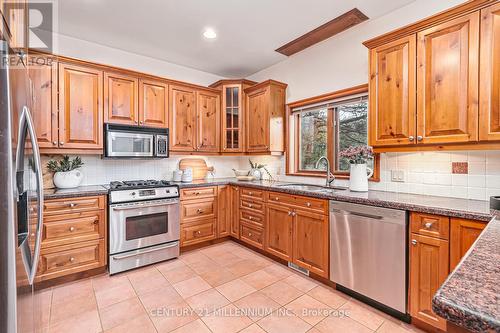 26 Trails End, Collingwood, ON - Indoor Photo Showing Kitchen
