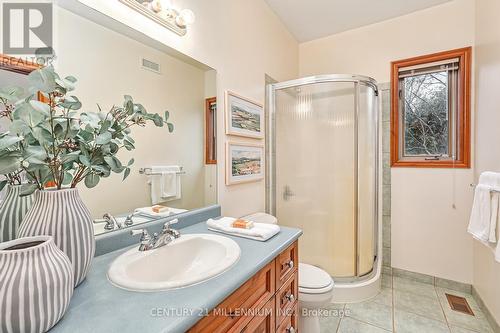 26 Trails End, Collingwood, ON - Indoor Photo Showing Bathroom