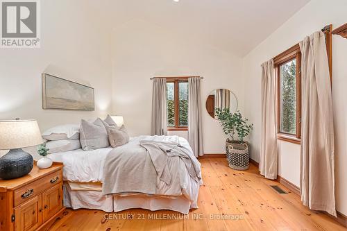 26 Trails End, Collingwood, ON - Indoor Photo Showing Bedroom