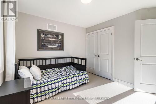 17 Prairie Creek Cres, Brampton, ON - Indoor Photo Showing Bedroom