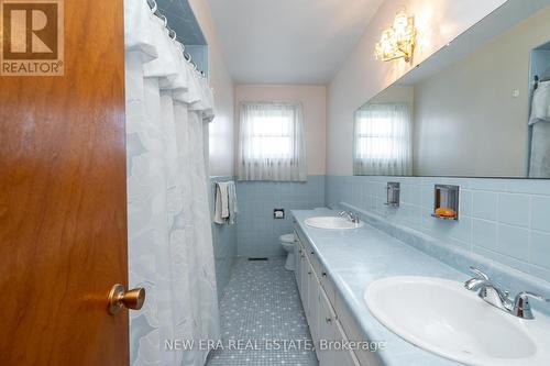 1359 Myron Drive, Mississauga, ON - Indoor Photo Showing Bathroom
