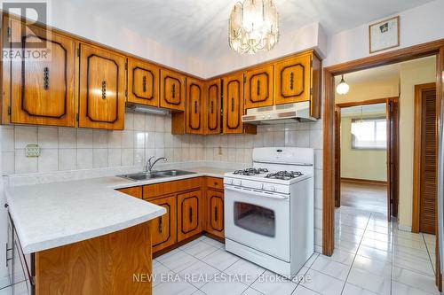1359 Myron Drive, Mississauga, ON - Indoor Photo Showing Kitchen With Double Sink