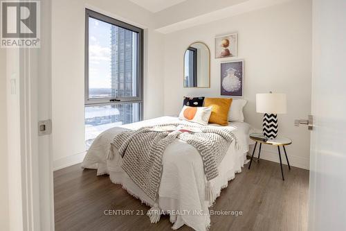 #4003 -8 Cumberland St, Toronto, ON - Indoor Photo Showing Bedroom