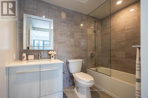#4003 -8 Cumberland St, Toronto, ON - Indoor Photo Showing Bathroom