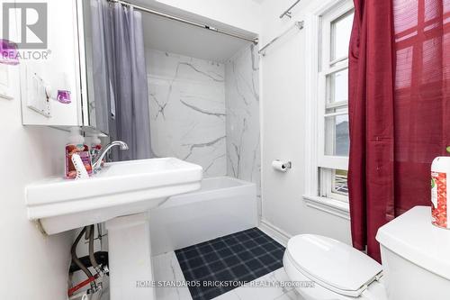 28 Bobwhite Cres, Toronto, ON - Indoor Photo Showing Bathroom