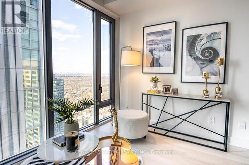 #4008 -8 Cumberland St, Toronto, ON - Indoor Photo Showing Other Room
