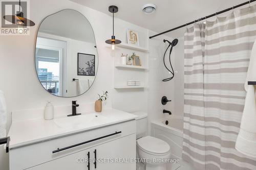 #1405 -80 Western Battery Rd, Toronto, ON - Indoor Photo Showing Bathroom
