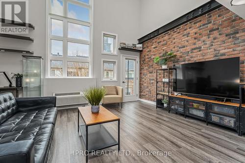 #308 -21 Earl St, Toronto, ON - Indoor Photo Showing Living Room