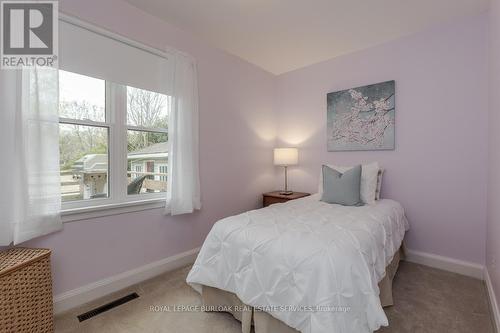 1360 Fisher Ave, Burlington, ON - Indoor Photo Showing Bedroom