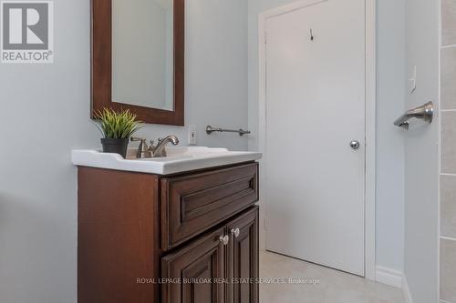 1360 Fisher Ave, Burlington, ON - Indoor Photo Showing Bathroom