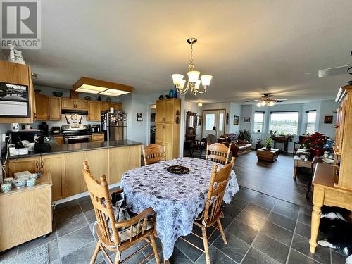 5028 Abel Lake Road, 100 Mile House, BC - Indoor Photo Showing Living Room