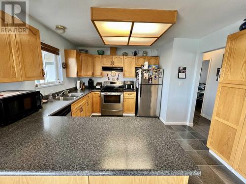 5028 Abel Lake Road, 100 Mile House, BC - Indoor Photo Showing Kitchen With Double Sink