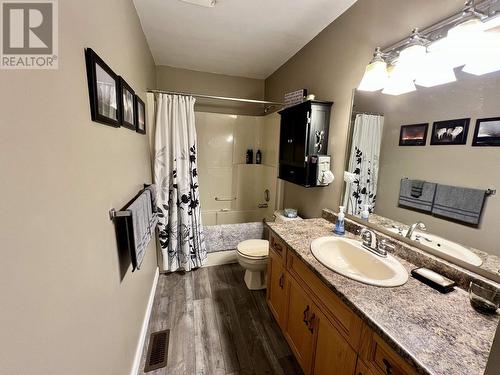 5028 Abel Lake Road, 100 Mile House, BC - Indoor Photo Showing Bathroom