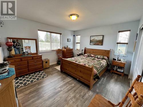 5028 Abel Lake Road, 100 Mile House, BC - Indoor Photo Showing Laundry Room