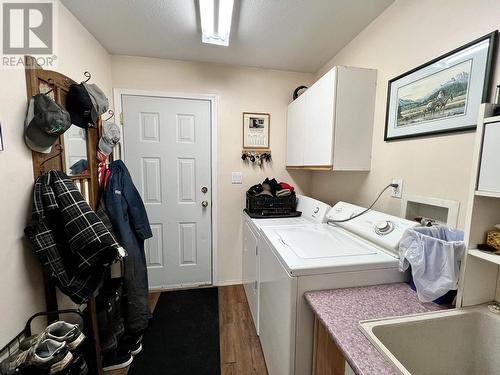 5028 Abel Lake Road, 100 Mile House, BC - Indoor Photo Showing Laundry Room