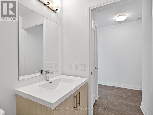 #605 -286 Main St, Toronto, ON - Indoor Photo Showing Bathroom