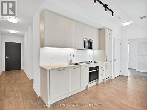 #605 -286 Main St, Toronto, ON - Indoor Photo Showing Kitchen With Upgraded Kitchen