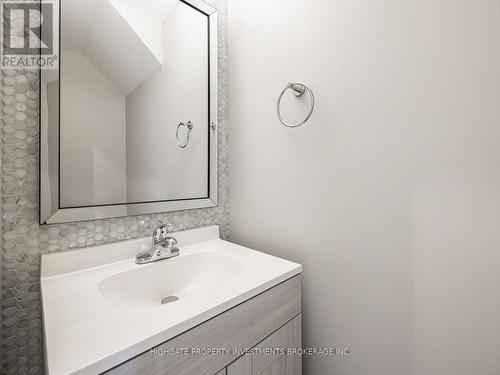 Upper - 343 Arthur Street, Oshawa, ON - Indoor Photo Showing Bathroom