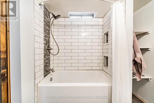 738 Edna Crt, Oshawa, ON - Indoor Photo Showing Bathroom