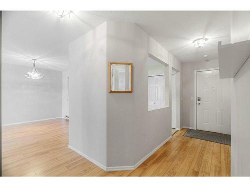 201-1385 Bertram Street, Kelowna, BC - Indoor Photo Showing Other Room