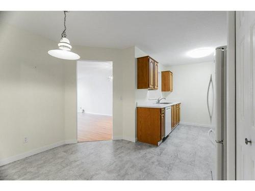 201-1385 Bertram Street, Kelowna, BC - Indoor Photo Showing Kitchen