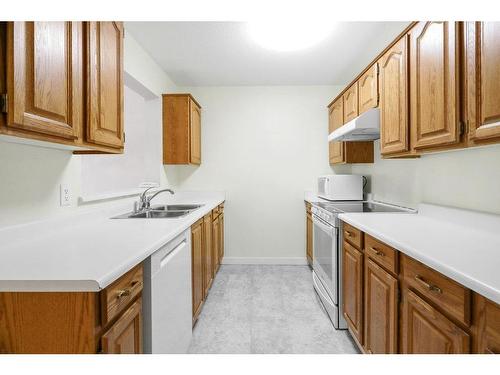 201-1385 Bertram Street, Kelowna, BC - Indoor Photo Showing Kitchen With Double Sink