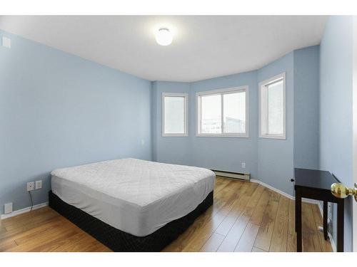 201-1385 Bertram Street, Kelowna, BC - Indoor Photo Showing Bedroom