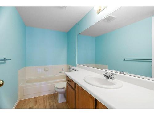 201-1385 Bertram Street, Kelowna, BC - Indoor Photo Showing Bathroom