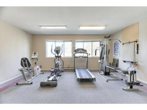 201-1385 Bertram Street, Kelowna, BC - Indoor Photo Showing Gym Room