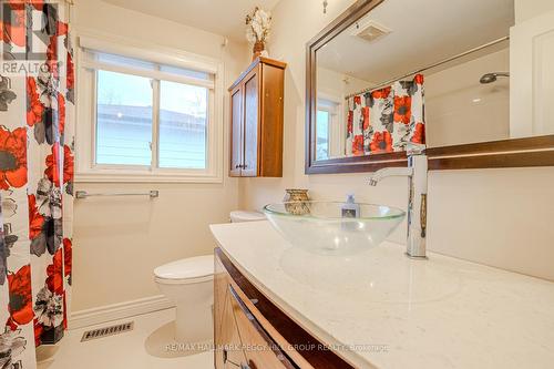 31 Brown St, New Tecumseth, ON - Indoor Photo Showing Bathroom