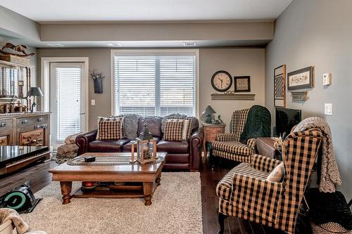 407-3645 Carrington Road, West Kelowna, BC - Indoor Photo Showing Living Room