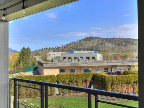 209-1093 Sunset Drive, Kelowna, BC - Outdoor With View