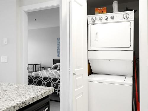 209-1093 Sunset Drive, Kelowna, BC - Indoor Photo Showing Laundry Room