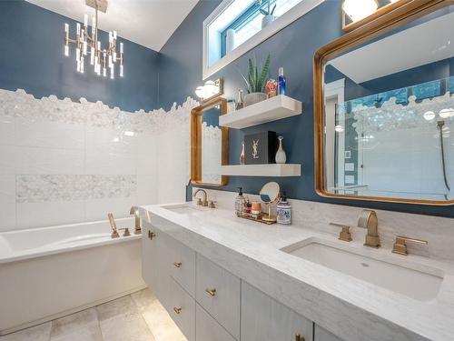 3060 Outlook Way, Naramata, BC - Indoor Photo Showing Bathroom