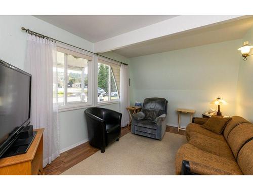 5800 97B Highway, Salmon Arm, BC - Indoor Photo Showing Living Room