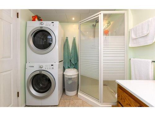 5800 97B Highway, Salmon Arm, BC - Indoor Photo Showing Laundry Room