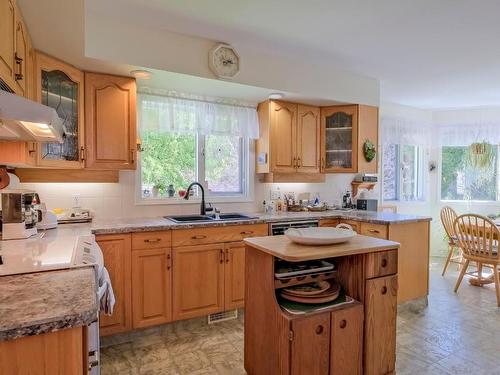 2383 Ayrshire Court, Kelowna, BC - Indoor Photo Showing Kitchen With Double Sink