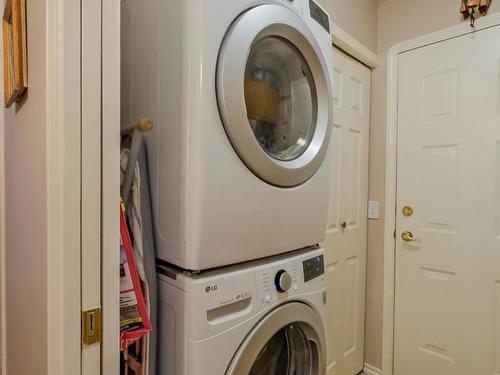 2383 Ayrshire Court, Kelowna, BC - Indoor Photo Showing Laundry Room