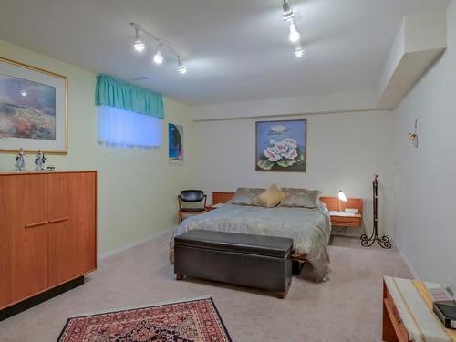 2383 Ayrshire Court, Kelowna, BC - Indoor Photo Showing Bedroom