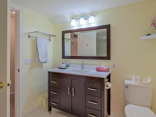 2383 Ayrshire Court, Kelowna, BC - Indoor Photo Showing Bathroom