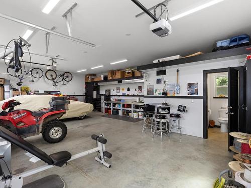 2401 Crestview Road, West Kelowna, BC - Indoor Photo Showing Garage