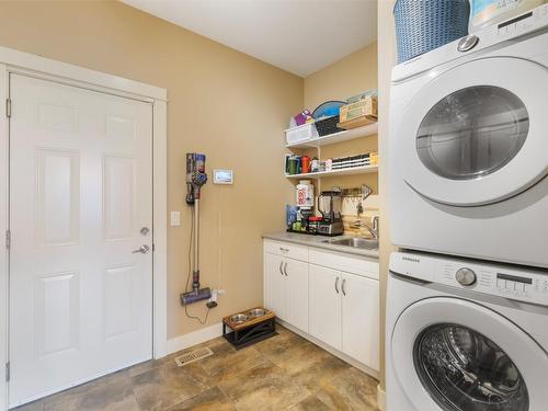 13044 Lake Hill Drive, Lake Country, BC - Indoor Photo Showing Laundry Room