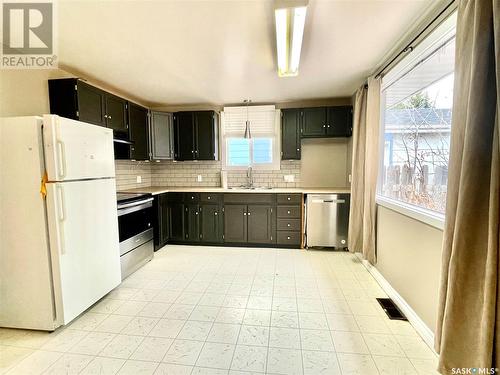 104 6Th Street E, Nipawin, SK - Indoor Photo Showing Kitchen With Double Sink