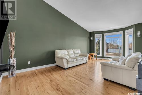 850 4Th Street S, Martensville, SK - Indoor Photo Showing Living Room